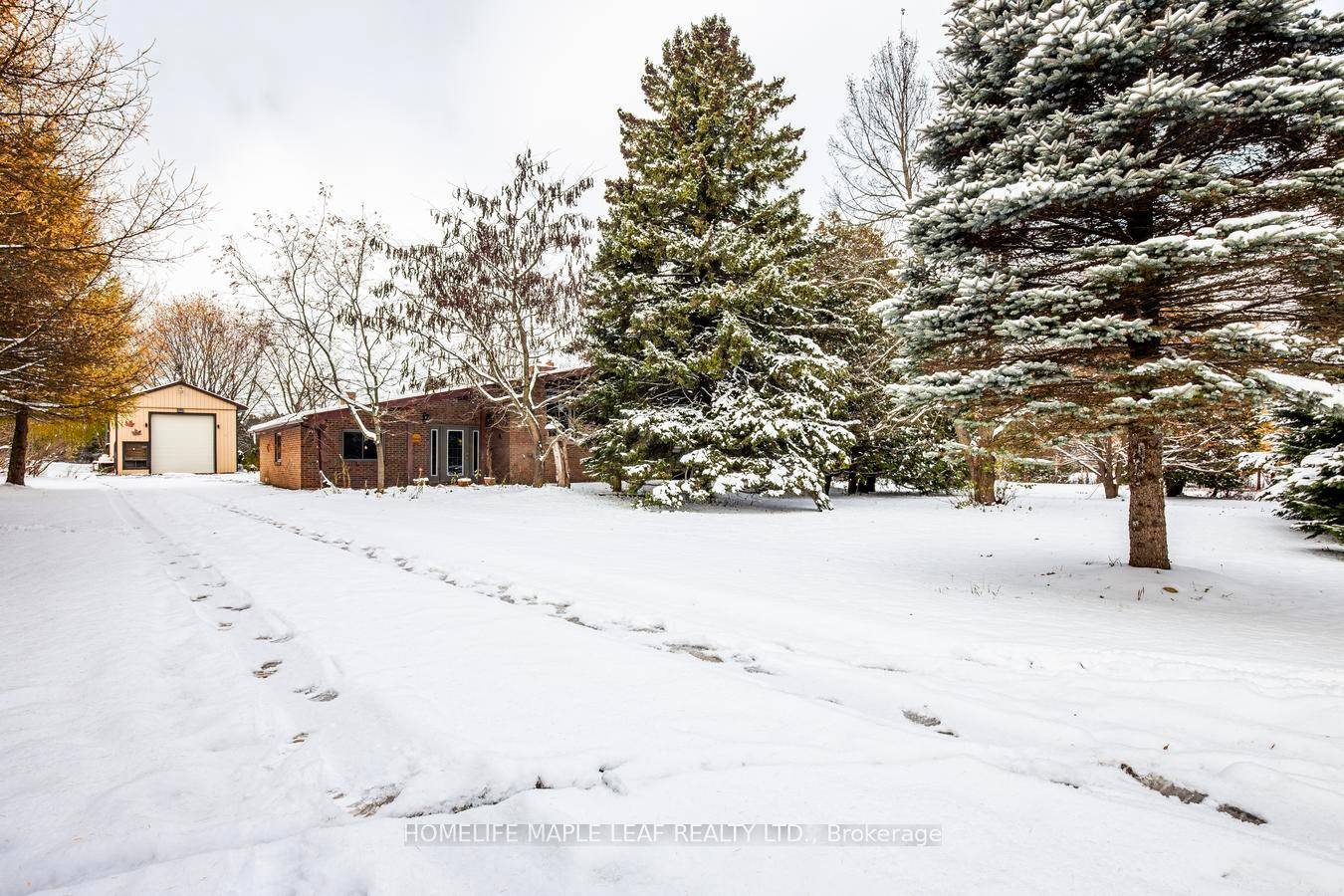 Welcome to 253048 9th line Amaranth, 4 bed Detached Bungalow on a 10.