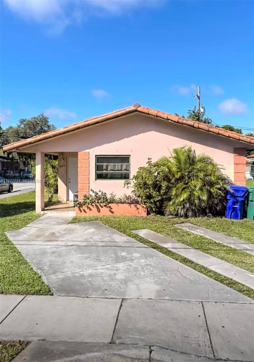 Duplex 3 2 and 2 1 located in the heart of Miami, Shenandoah neighborhood.