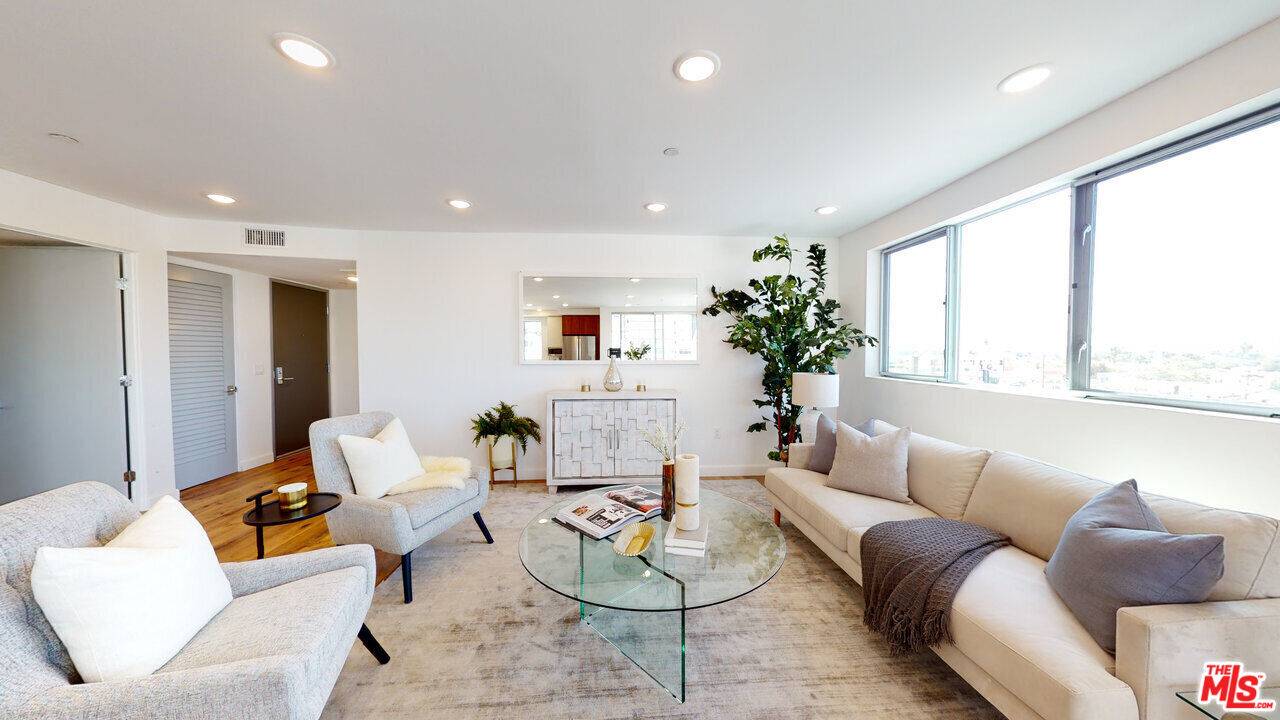 1143   Glenville Dr 2.0 Beverlywood LA