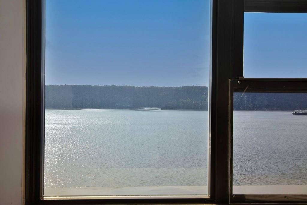 Welcome to this spacious WATERFRONT sixth floor unit with stunning views of the Hudson River in a CONCIERGE building right on the water !