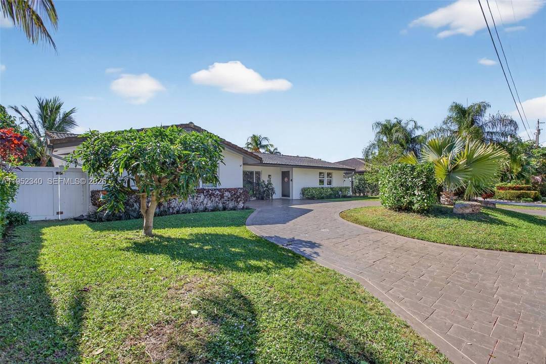 WATERFRONT ESTATE THE LANDINGS !