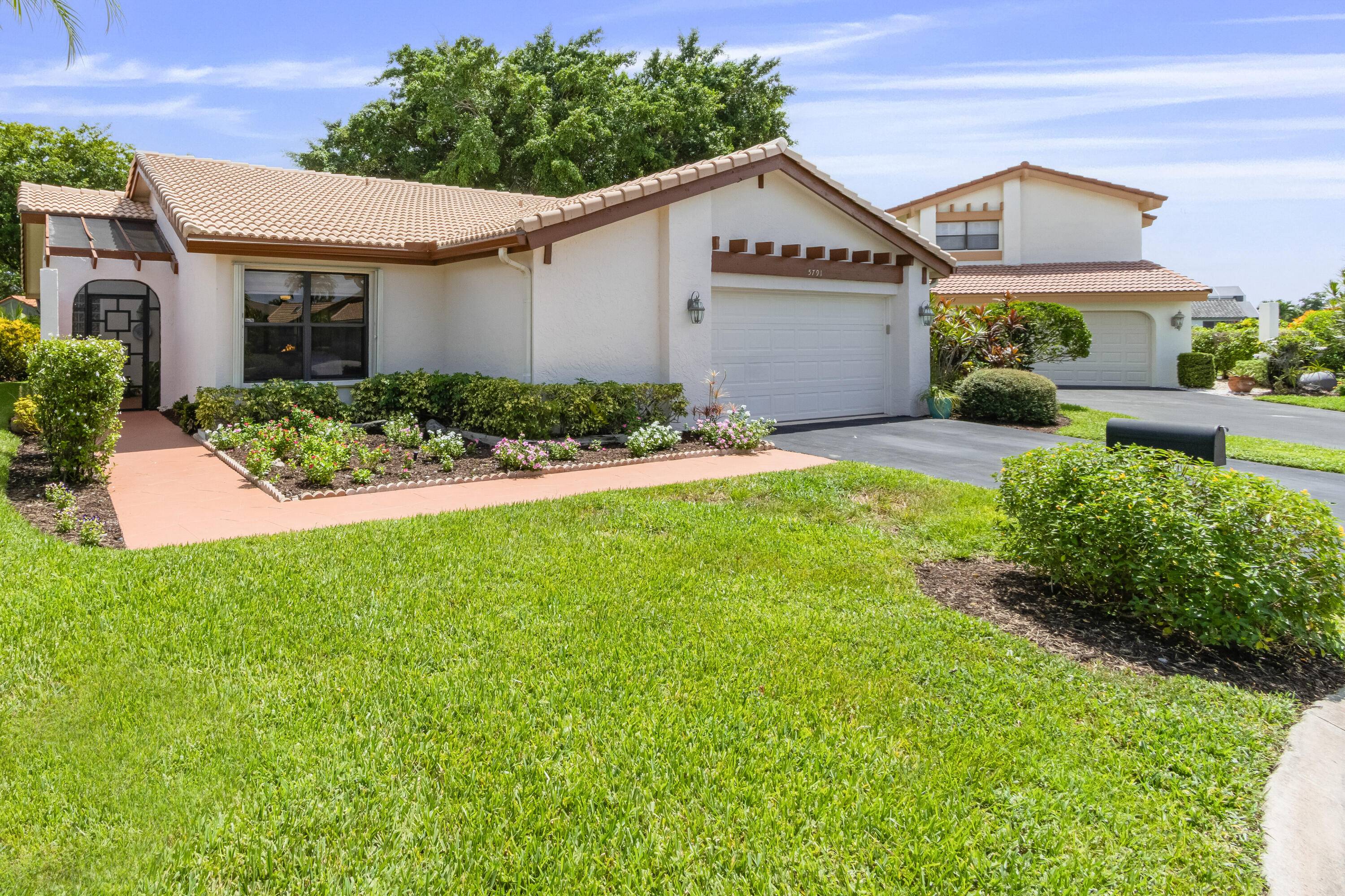 Well loved two bedroom two bath single family home located in Indian Springs NO MEMBERSHIP REQUIRED.