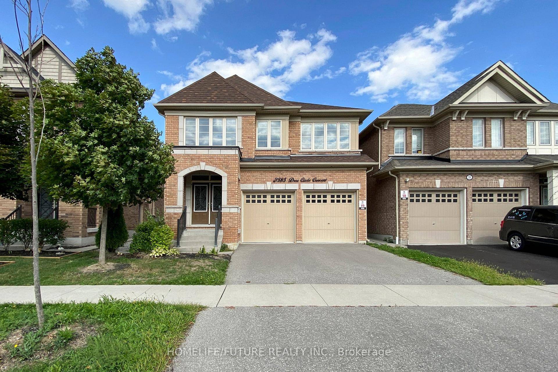 Wow ! Great Location. Excellent Floor Plan.