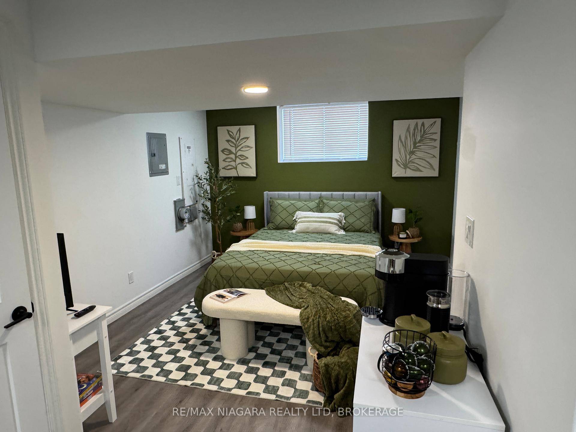 BASEMENT BACHELOR SUITE READY FOR IMMEDIATE OCCUPANCY !