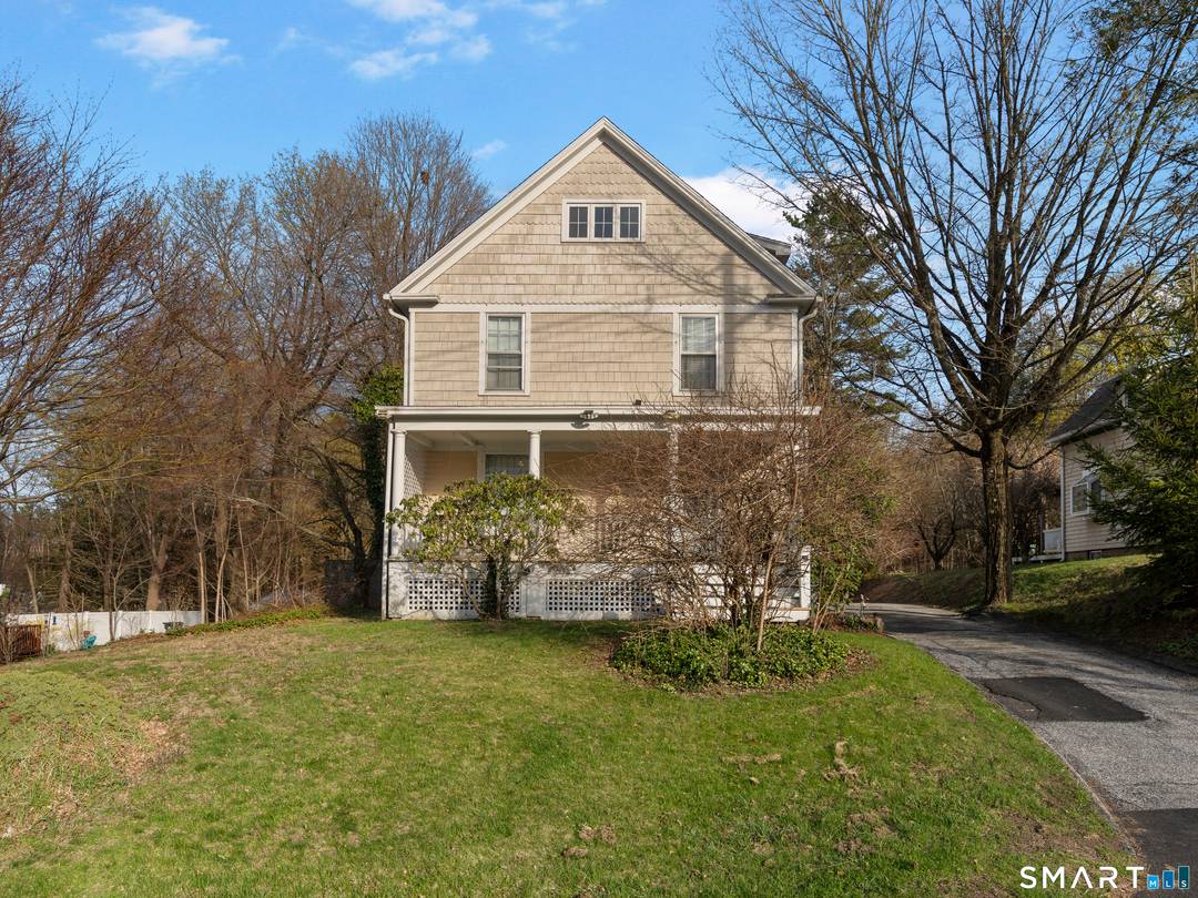 Spacious and well maintained 4 bedroom, 2.