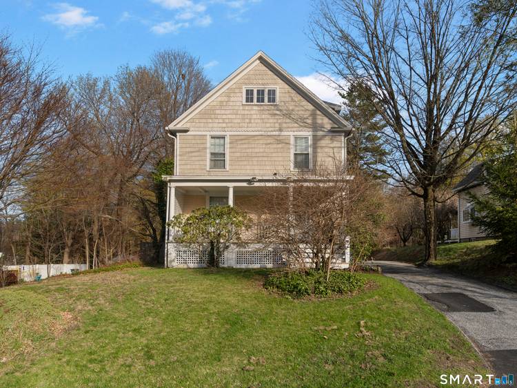 Spacious and well maintained 4 bedroom, 2.