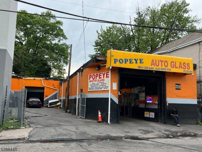 GREAT OPPORTUNITY FOR INVESTOR OR OWNER OCCUPANT 3 4 RENTAL INCOMES SEP UTILITIES WITH GROSS INCOME APPROX 125, 000 POSSIBLE REDEVELOPMENT FOR COMMERCIAL APARTMENTS LOT SIZE APPROX.