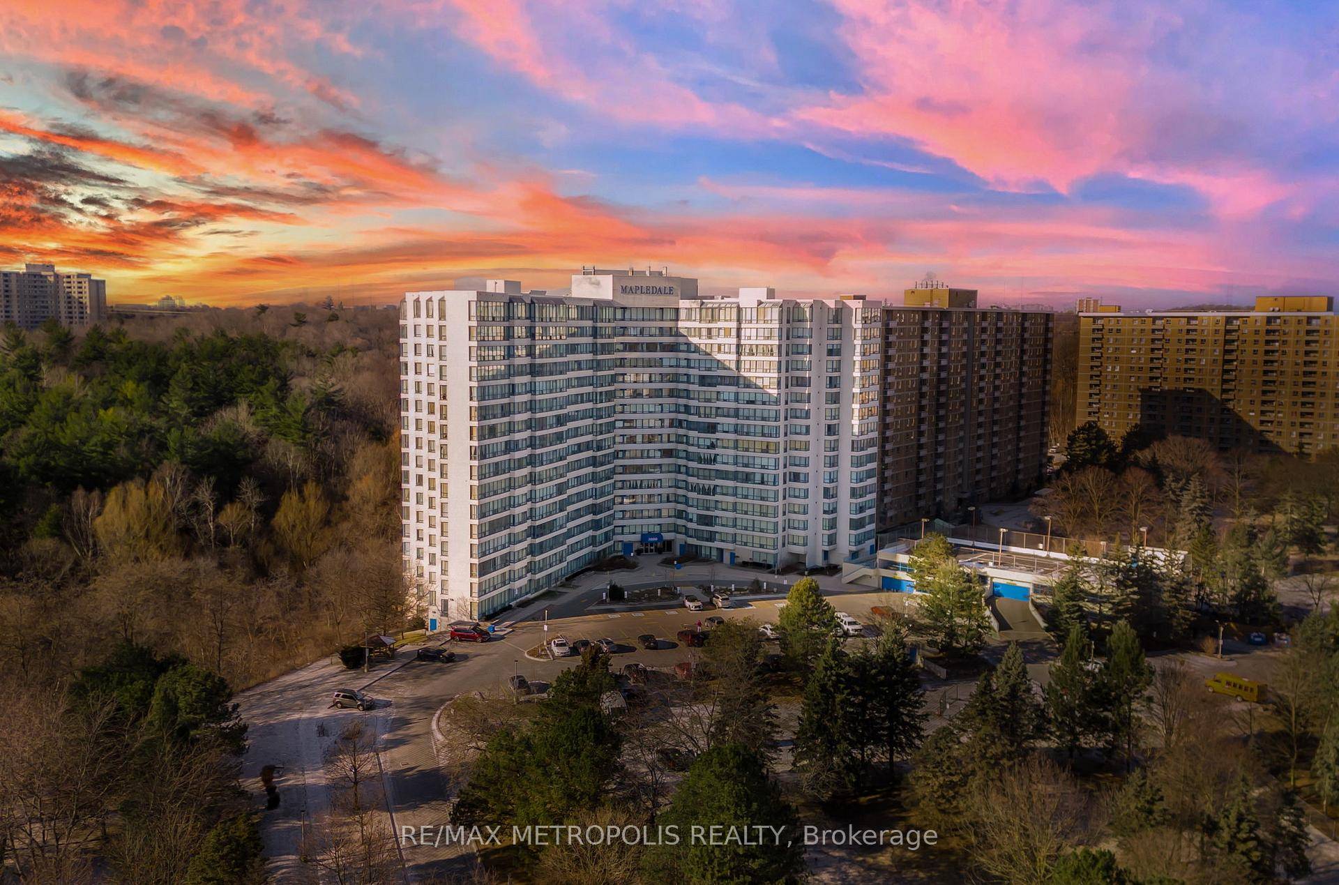 Living Large ! Dazzling Distance Lake View 1B R Den Use As 2nd Bedrm With Large Mirrored Moveable Closet.