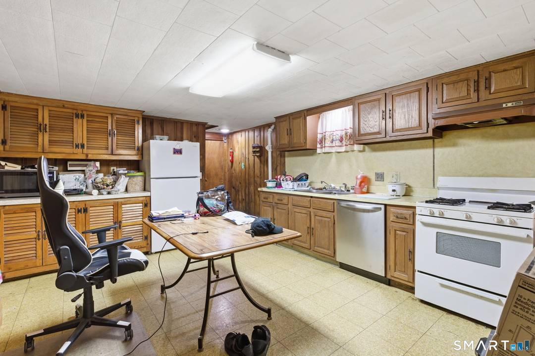 Welcome to 3 Vernon Street, a charming and spacious home offering comfort, convenience, and great potential.