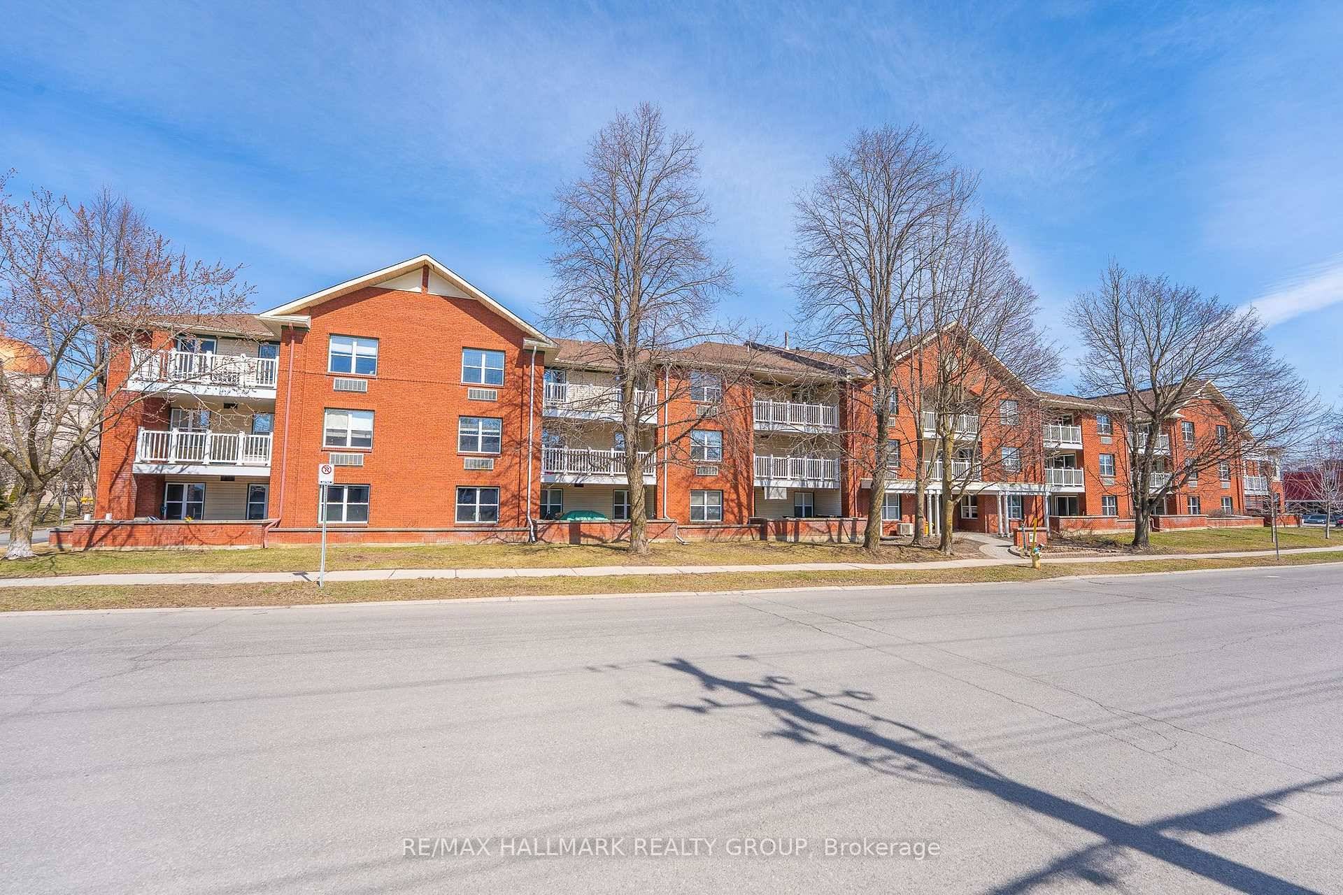 Welcome to this beautifully updated 2 bedroom CORNER unit, filled with natural light thanks to its northwest exposure.
