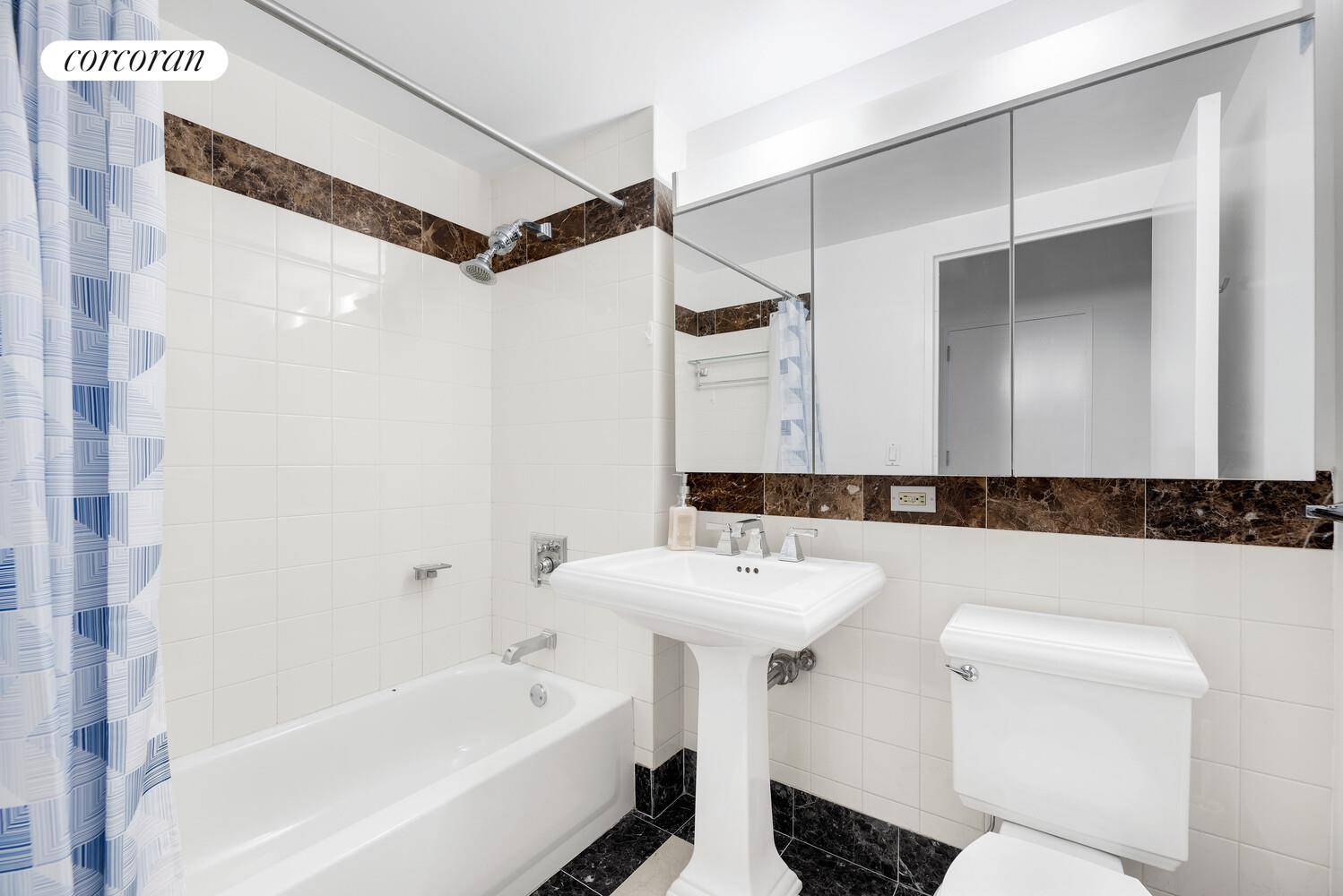 Spacious 1 Bedroom Condo with Iconic Views of Manhattan, the Ed Koch Bridge amp ; the East River Riverwalk Place Roosevelt Island Residence 16A offers 737 square feet of thoughtfully ...