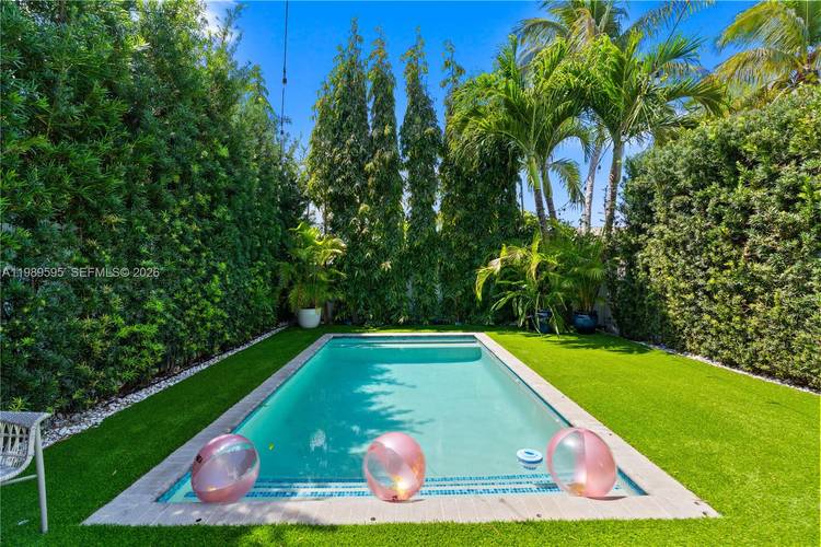 Experience modern living in this gated townhouse with a private pool and lush tropical garden, beautifully blending indoor and outdoor living.