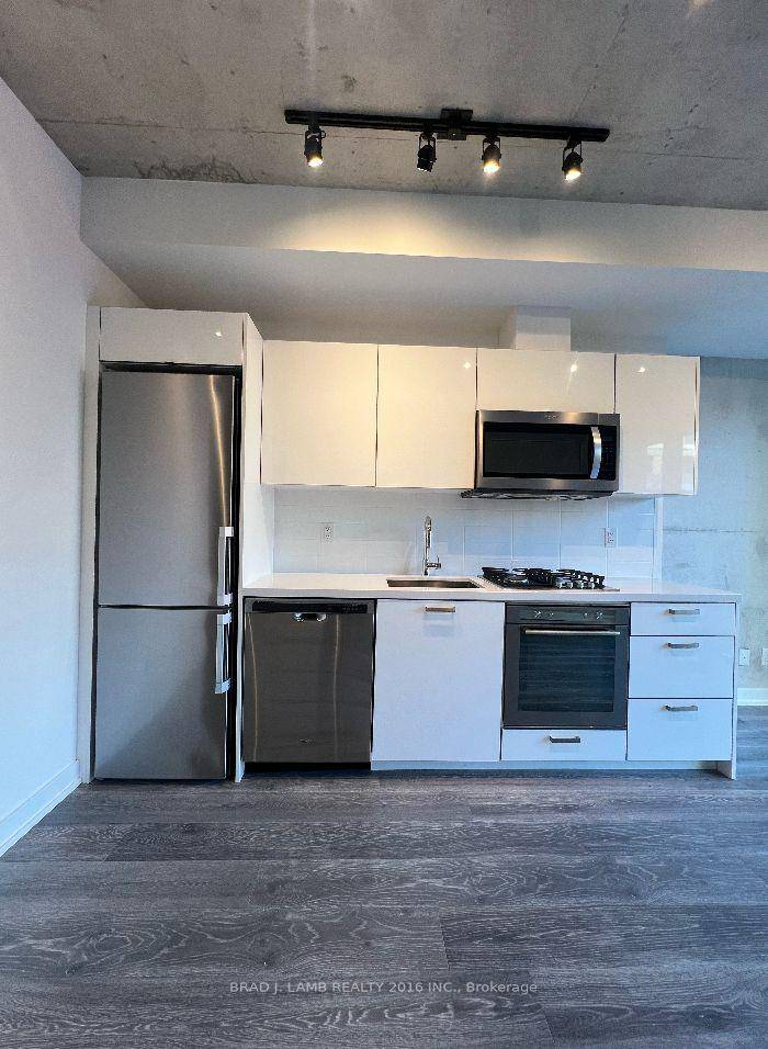 East 55 Condos ! Jr. 1 Bed Featuring Bright amp ; Sunny West Exposure, Open Concept Layout, 9' Exposed Concrete Ceilings, Flr To Ceil Windows, Hw Floors Thru Out, Modern ...
