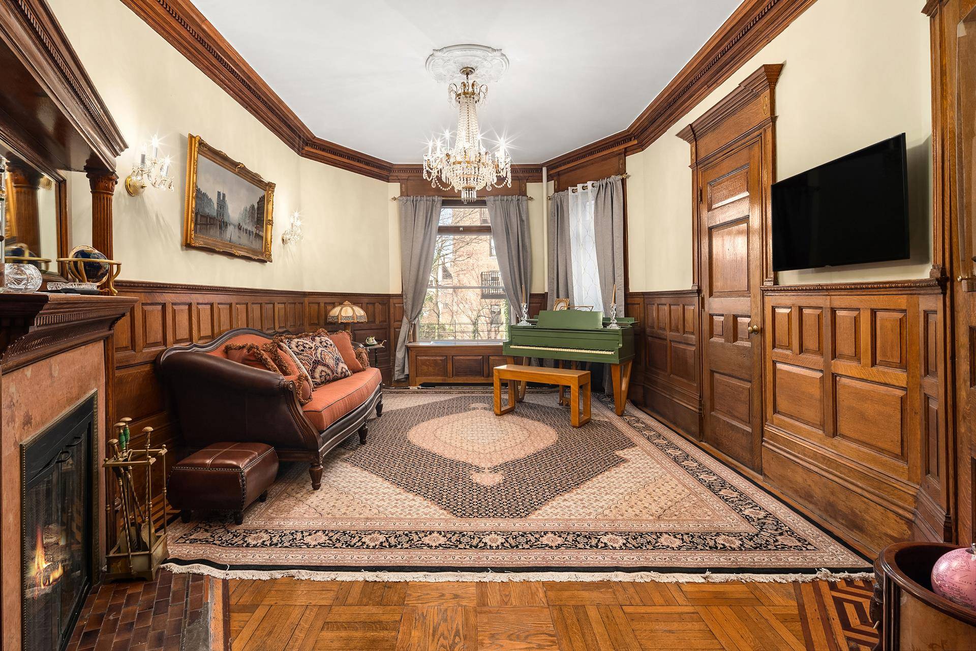 351 West End Avenue between 76th and 77th Streets is a classic 20' wide, 5 story single family house with one of the most beautiful facades we've seen.