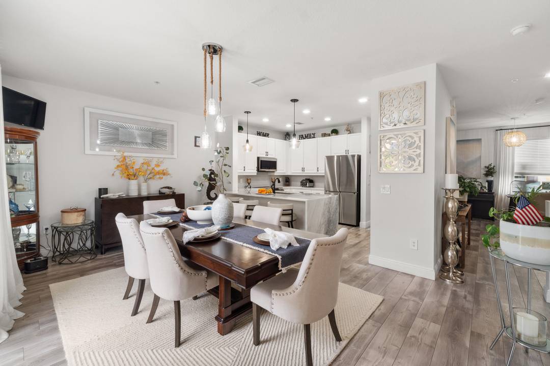 This Luxury decorated tri level town home features 3 bedrooms, 3.