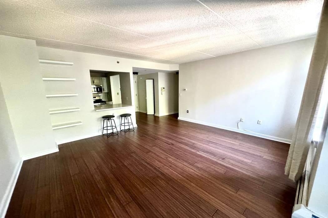 Live across from the trees in this sun filled, fully upgraded 2 bedroom condo at Ellington on the Park, a full service building in the heart of Harlem.