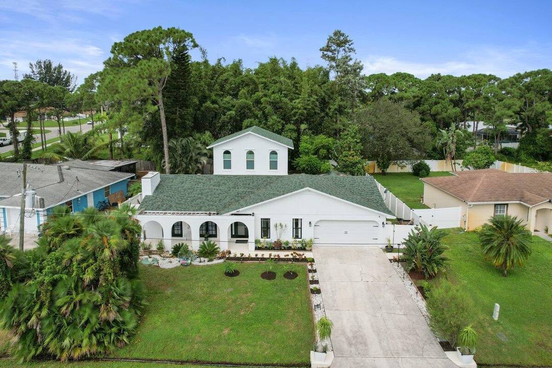 A spacious sanctuary, our 4 bedroom 3 bath house embodies the best in indoor outdoor living with lots of natural light and outdoor spaces to soak up the east coast ...