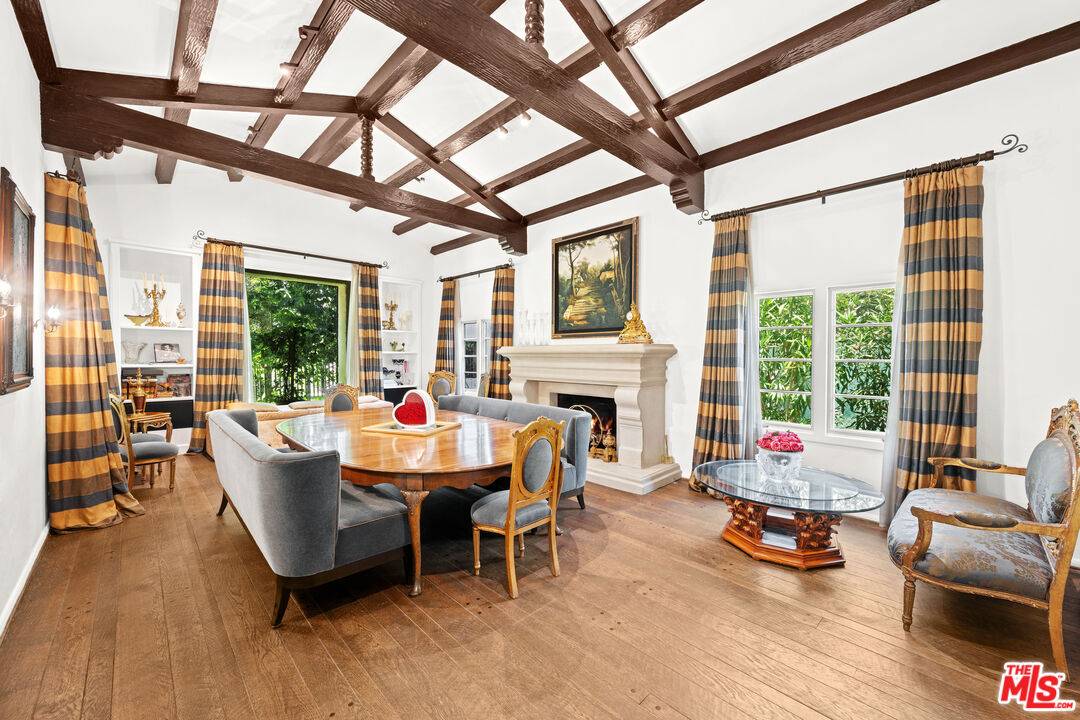 512 N Palm Dr 6BR Beverly Hills Post Office | B.H.P.O. La