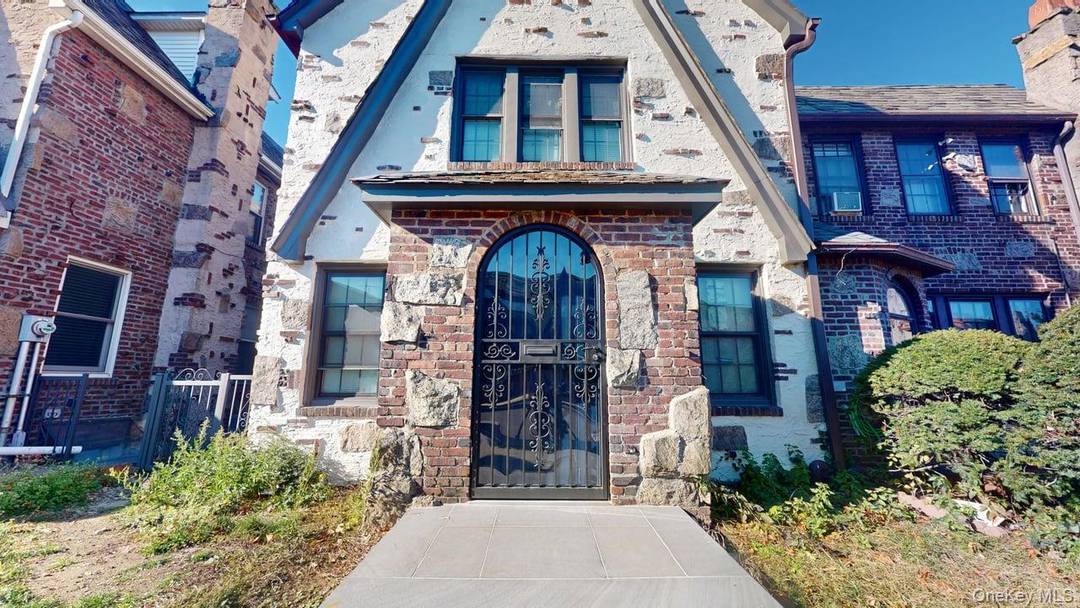 NO FEE Masterpiece Gut Renovated Gem ?