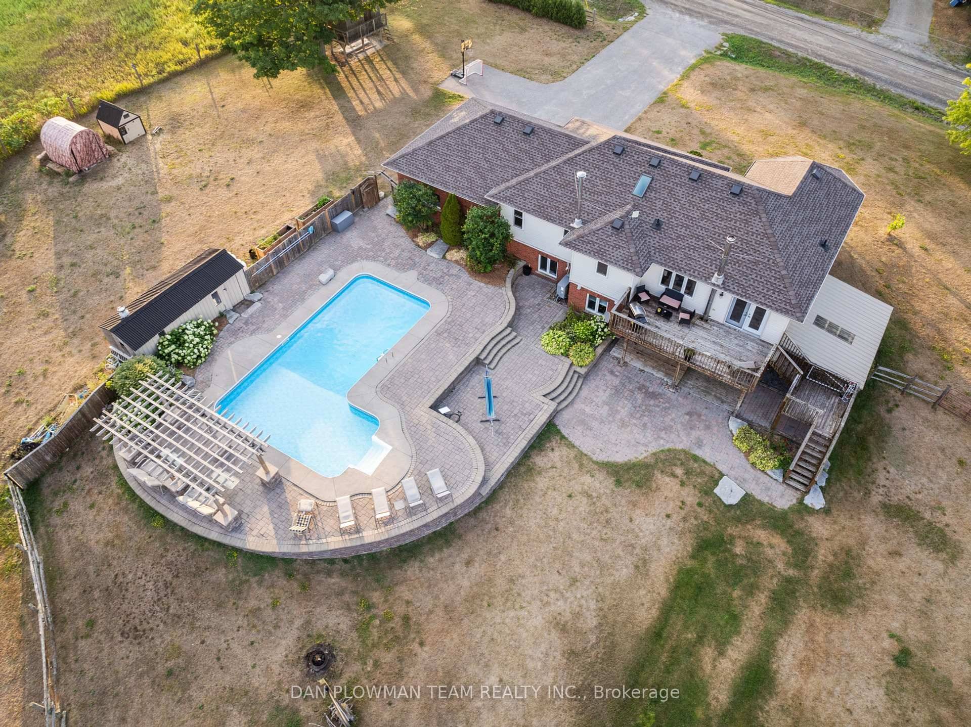 Great Location, Close to the Durham Boarder amp ; 5 Minutes From The 407.