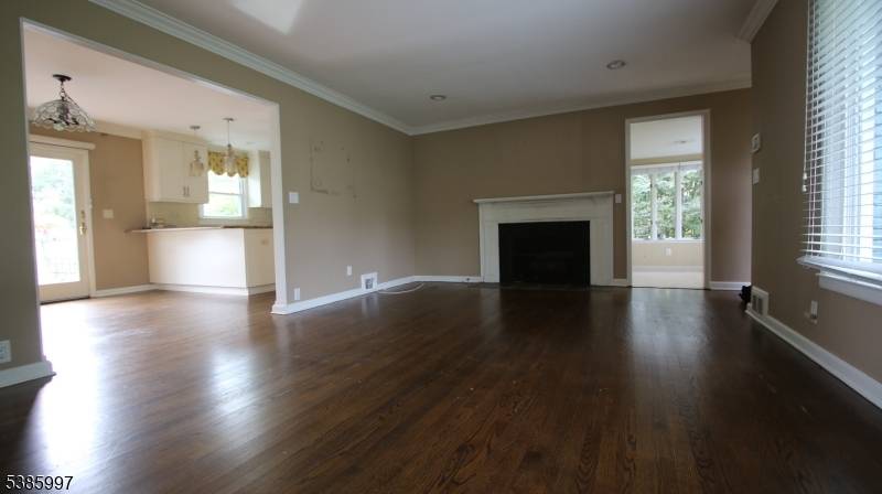 The well maintained ranch is closed to Summit High School, Kent Place School, Downtown Summit, and NJTransit direct trains to NYC and Hoboken.