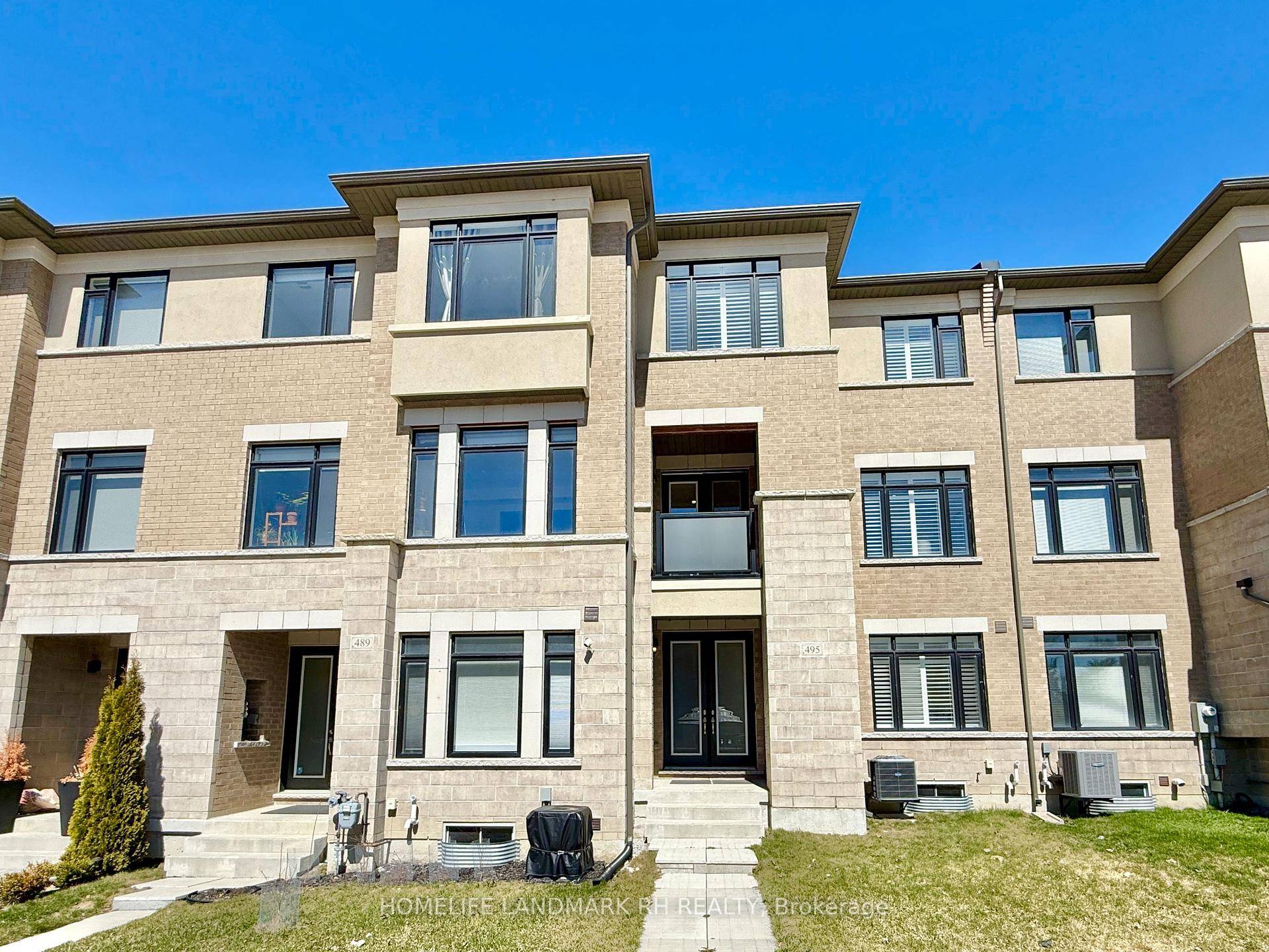 5 Yrs New Modern Freehold Townhome with Double Car Garage.