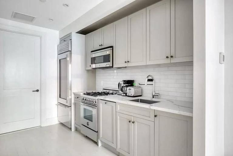 Move in date 9 15 2025Gut Renovated 1Bedroom Residence in an Elevator Loft Building in the heart of NoMad !