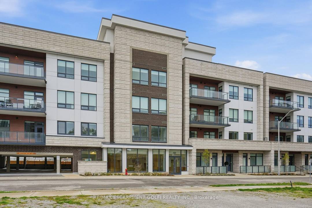 Experience elevated living in the heart of South Oakville, just moments from the lake.