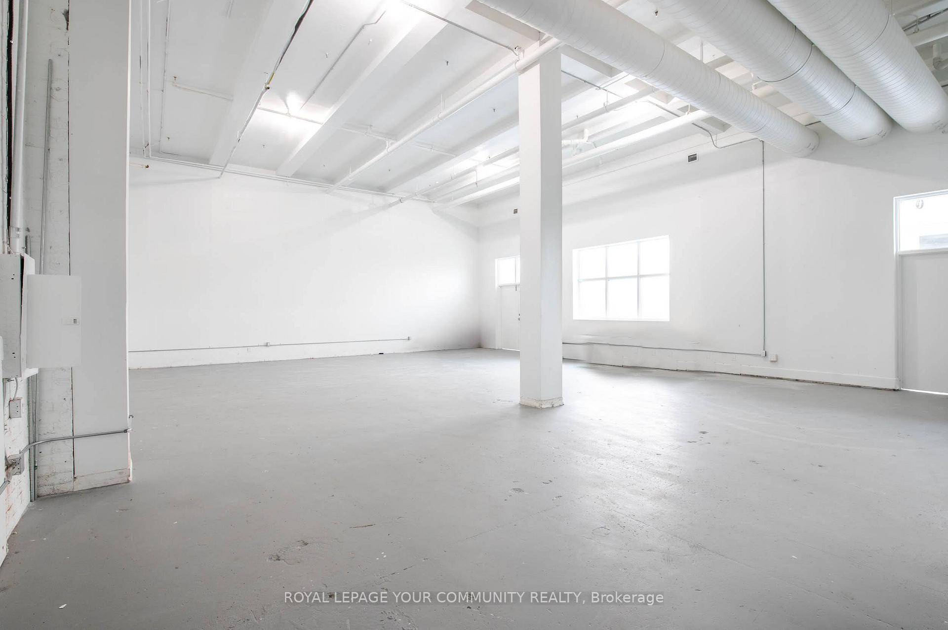 Rarely available small clean affordable industrial unit downtown, with over 17 ft ceiling height, sealed concrete floors and 2 sets of double doors suitable for your distribution or production business.