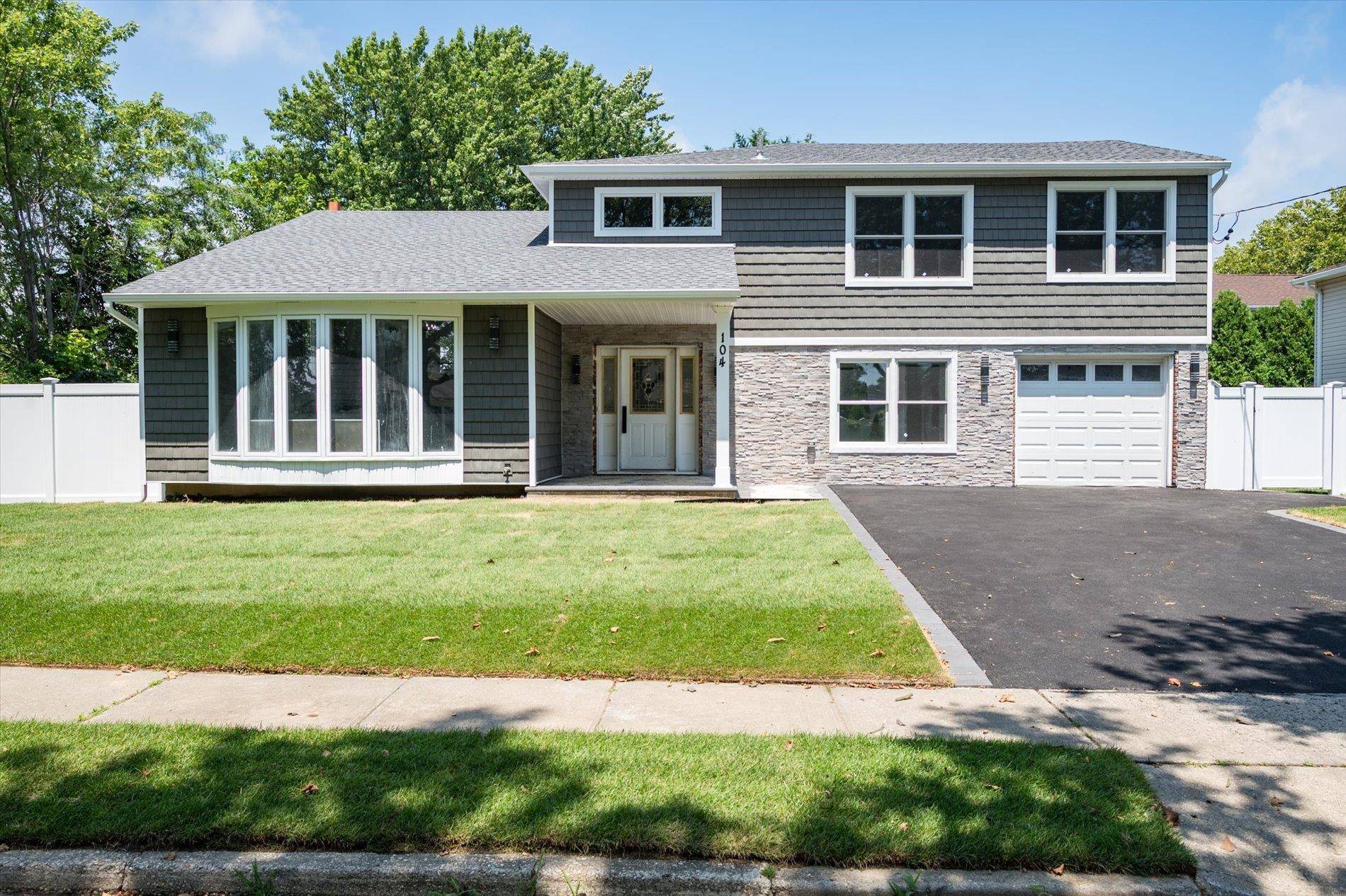 Welcome to 104 Pinewood Massapequa Park voted the 1 place to live on Long Island.