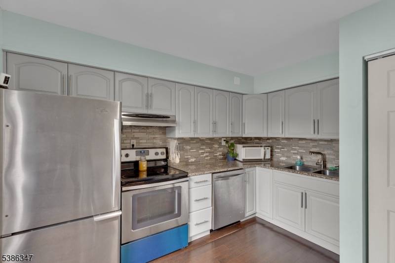 Welcome to this beautifully updated 2 bed, 1.