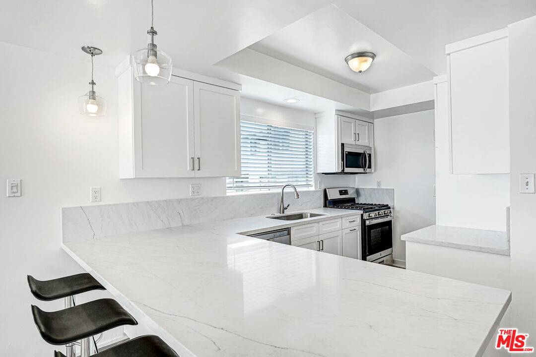 10393  Almayo Ave 3BR La