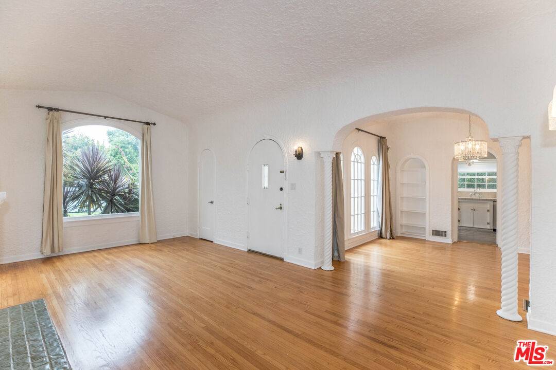 514   10th St LA