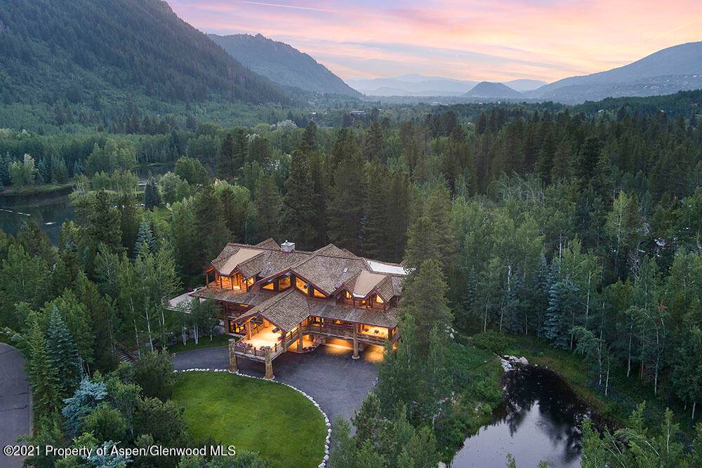 With massive logs and classic river rock finishes, this home epitomizes the quintessential cabin in the woods and fits in beautifully with the natural surroundings of The Preserve.