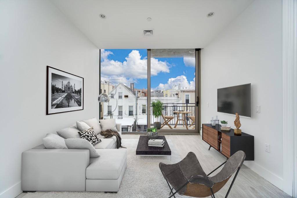 Welcome to this brand new The Thalia Luxury development sitting on 31st street.