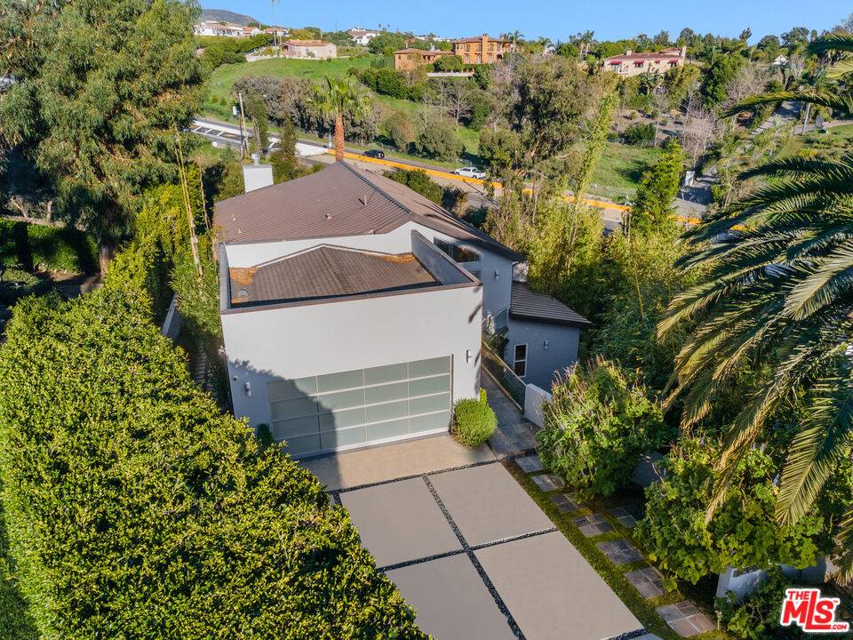 28927  W Beach Ln 4BR Malibu La