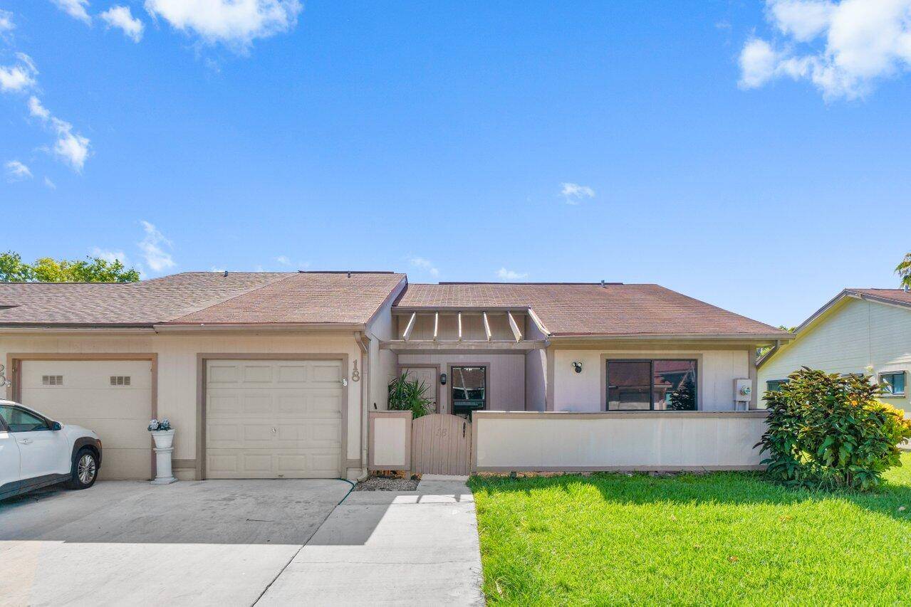 Welcome to your dream home in highly desirable Boynton Beach !