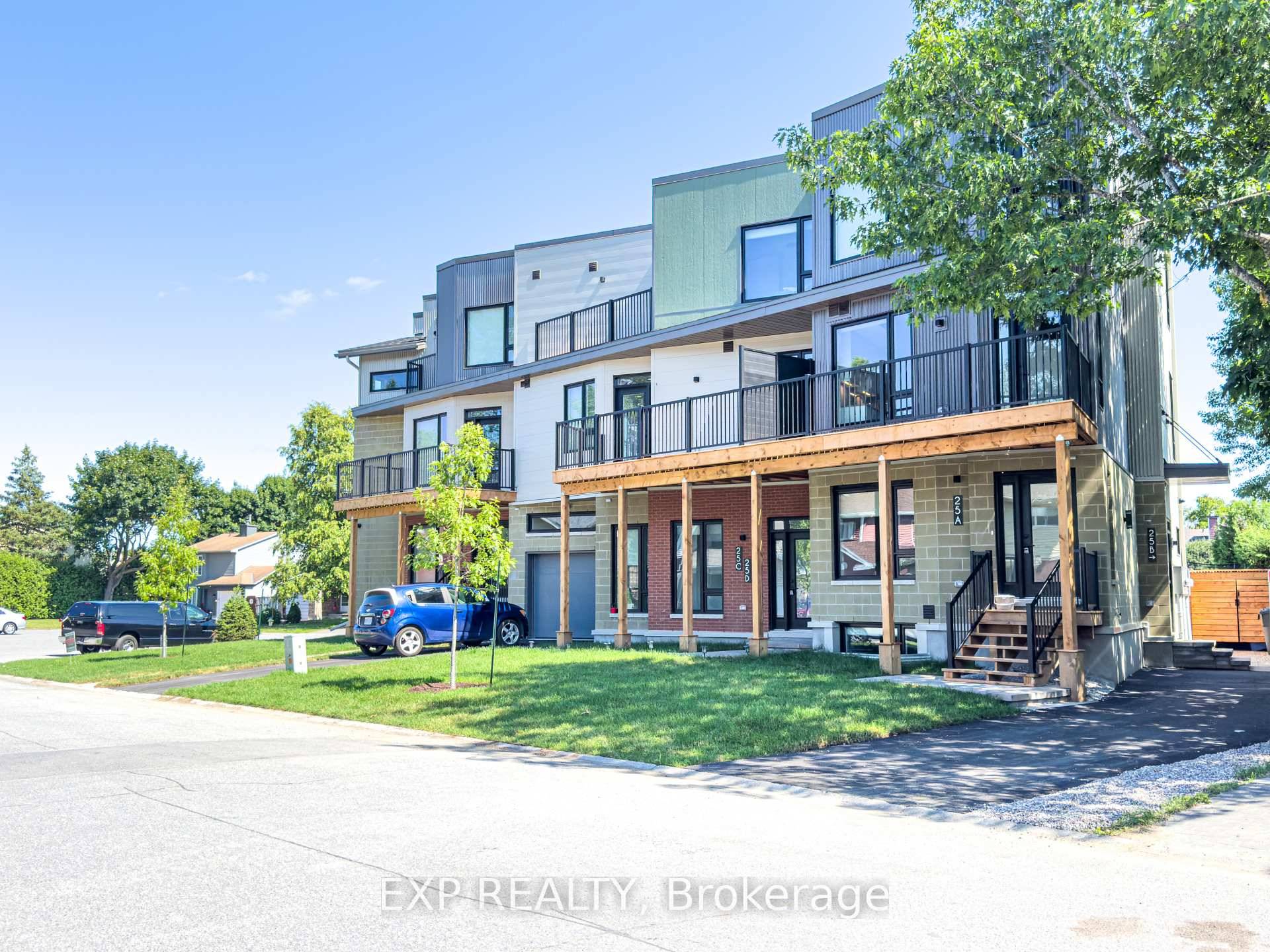 Welcome to 25 Fair Oaks located in Craig Henry close to transit, parks and amenities.