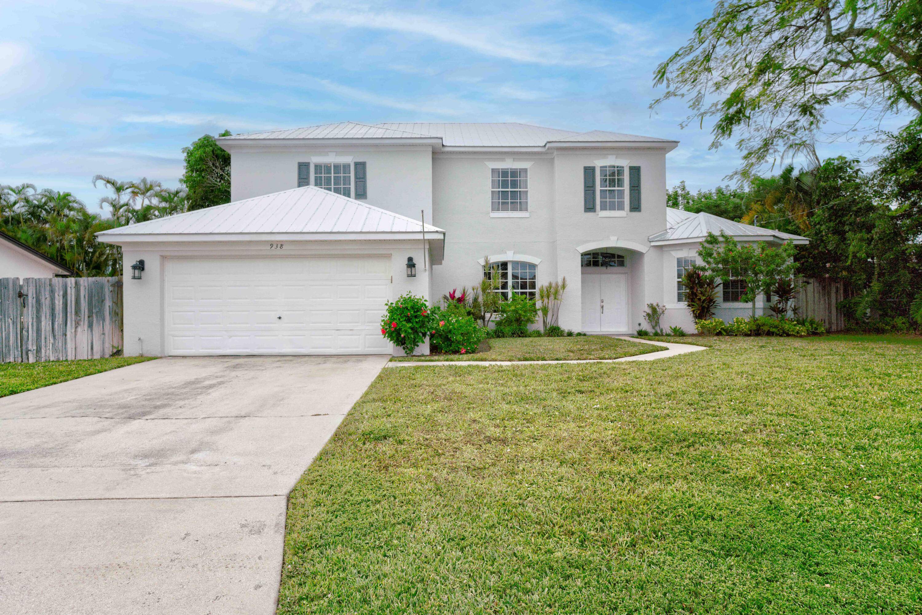 Annual, off season or seasonal furnished rental available in the heart of Jupiter !