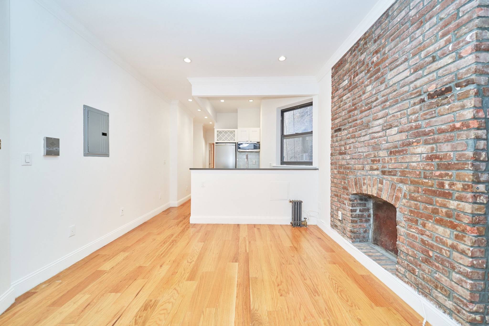 2 bedroom, 1 bath apartment located on the Upper East Side.
