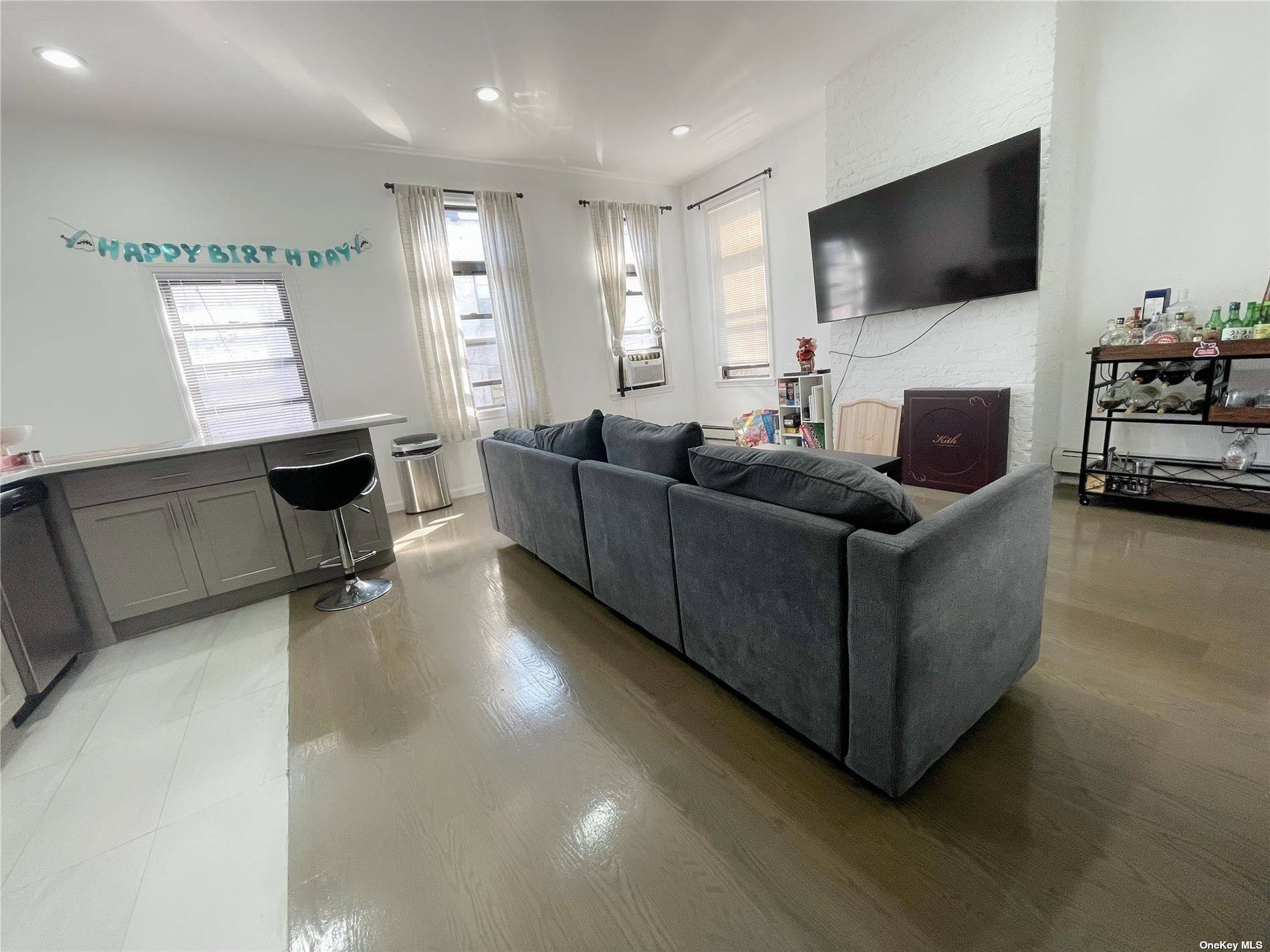 Bright and sunny, large three bedroom apartment !