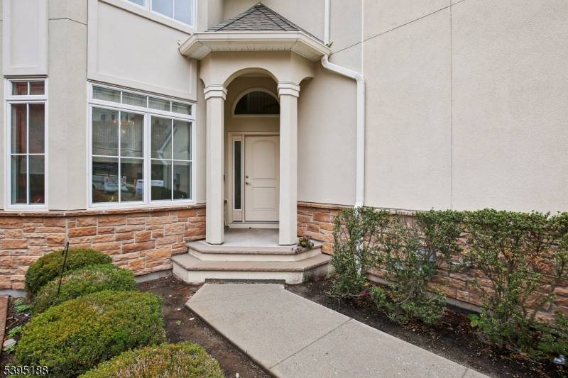 End unit townhouse offering 3 bedrooms, 4.