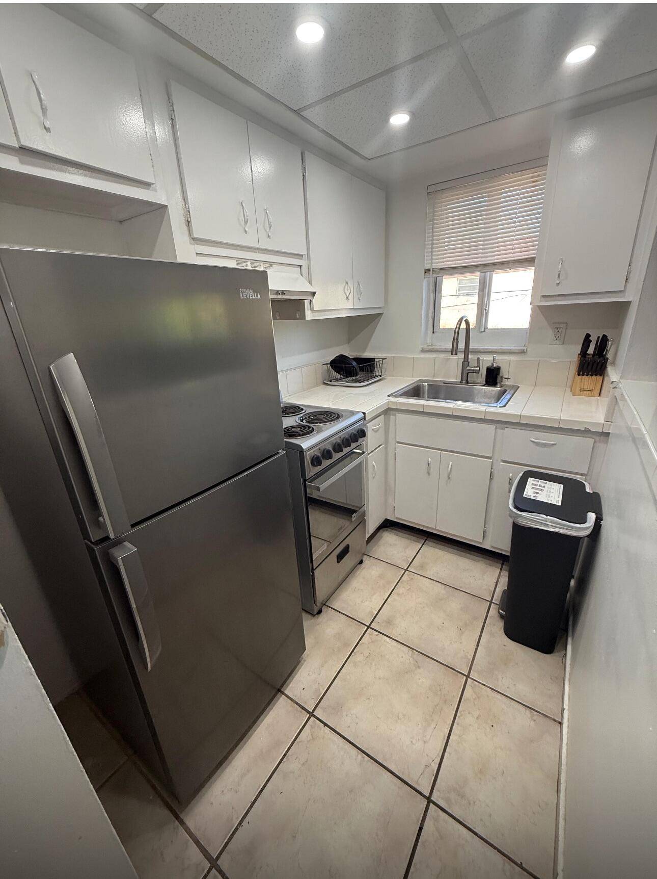 Bright Spacious 1BR in Prime Fort Lauderdale Location !