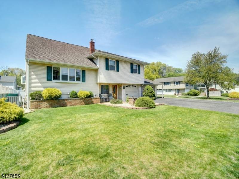 Welcome to this spacious and well maintained 4 bedroom, 2.