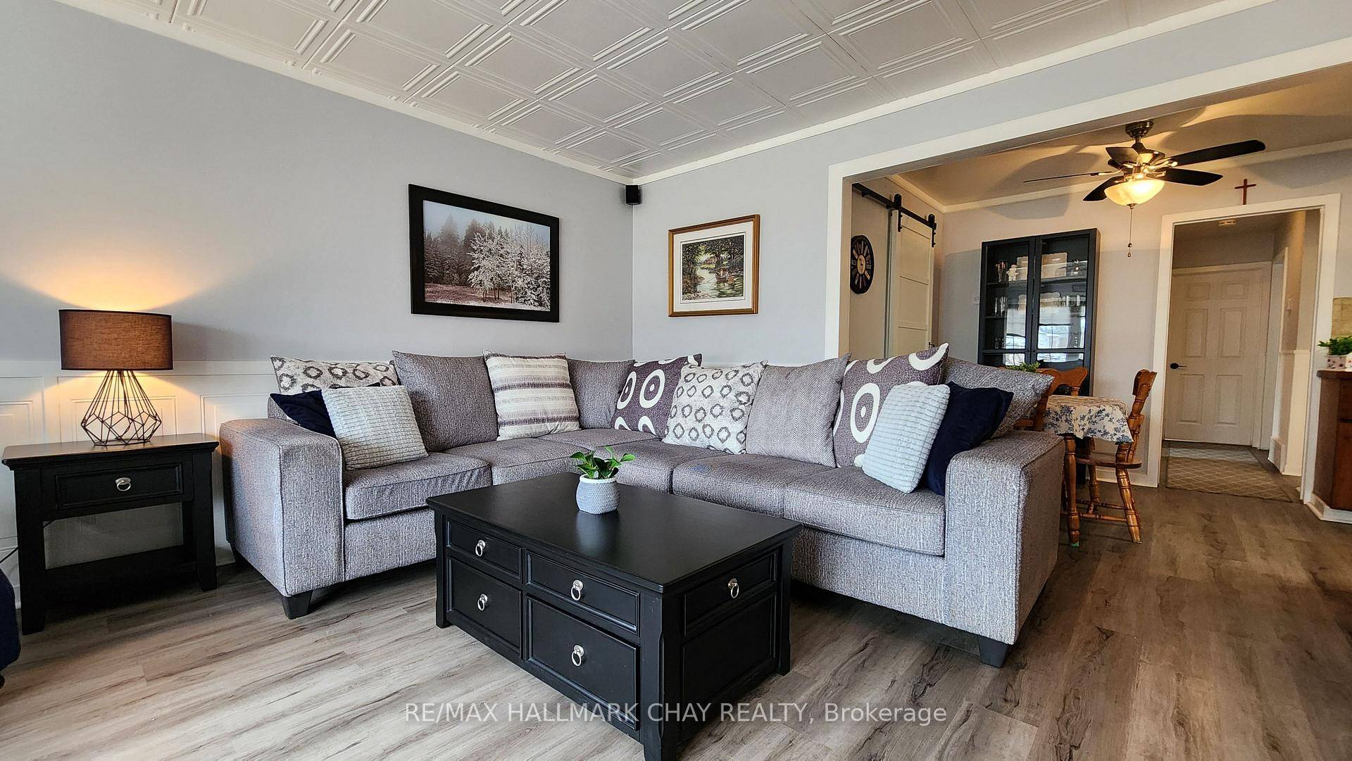 Are You Looking For A Cozy Getaway From The Hustle And Bustle, Where You Can Enjoy Peaceful Mornings Near The Lake And Evenings By The Fire ?