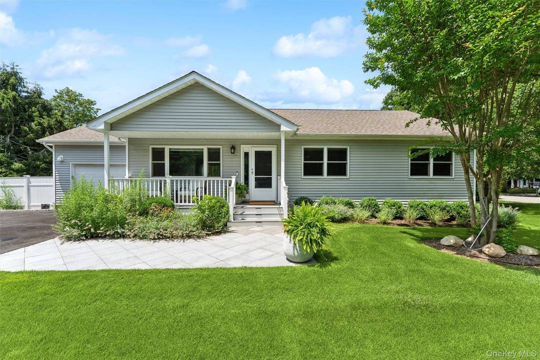 Have you ever dreamed of living just 7 minutes from the beach ?