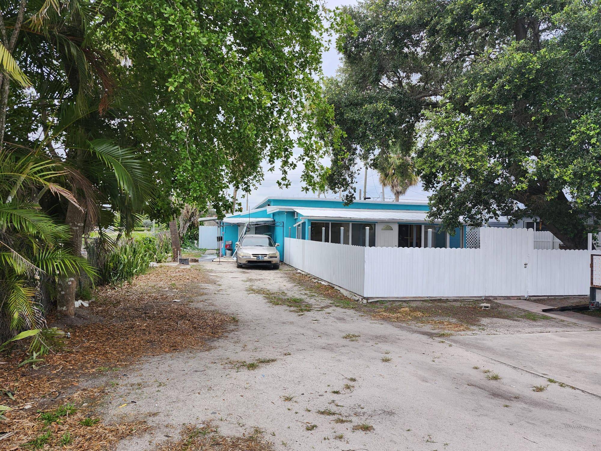 This is 3 1 Home for an investor or First Time Home Buyer with extra income.