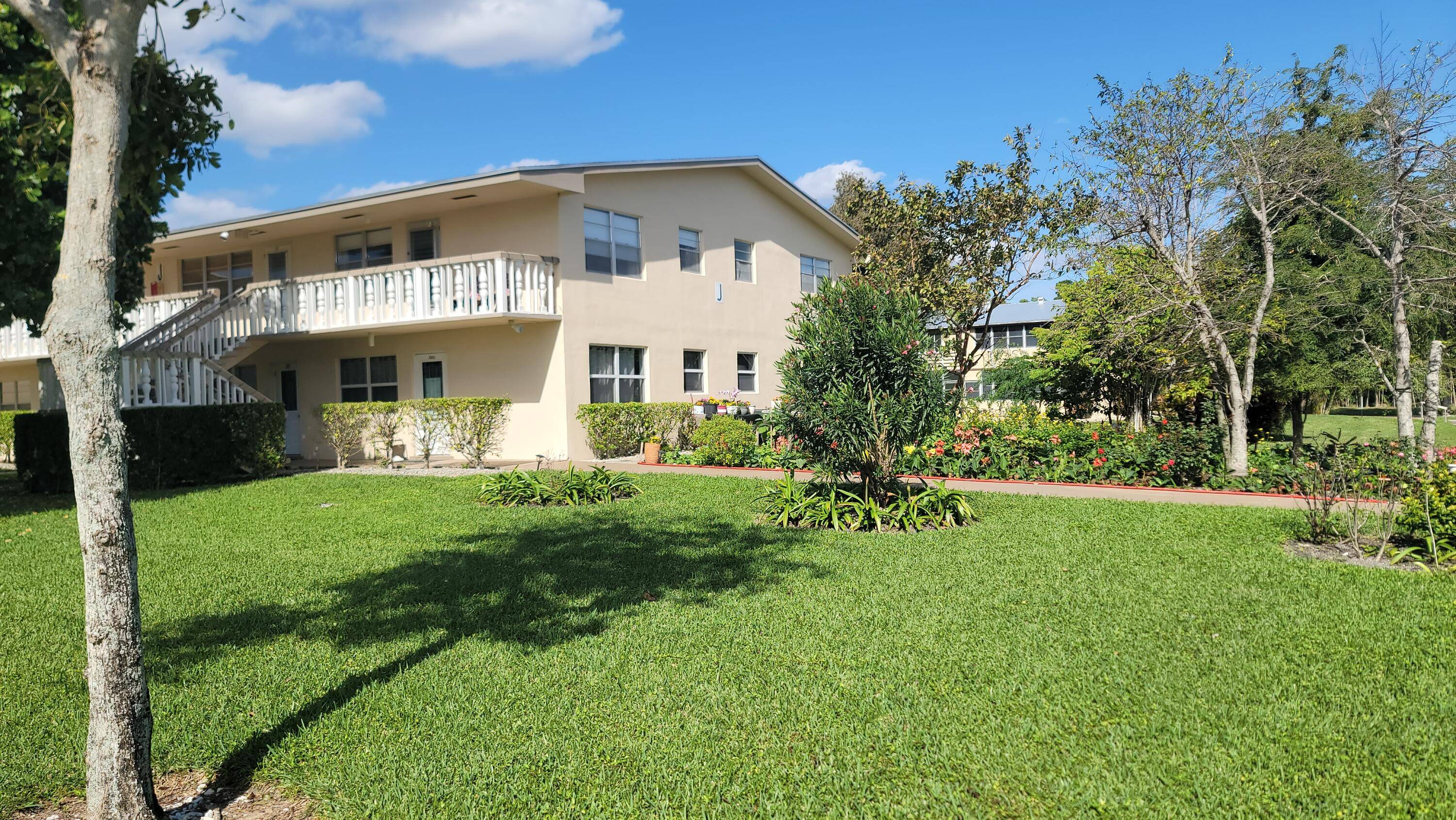 Nestled in the heart of vibrant West Palm Beach, this charming 2 bedroom, 1.