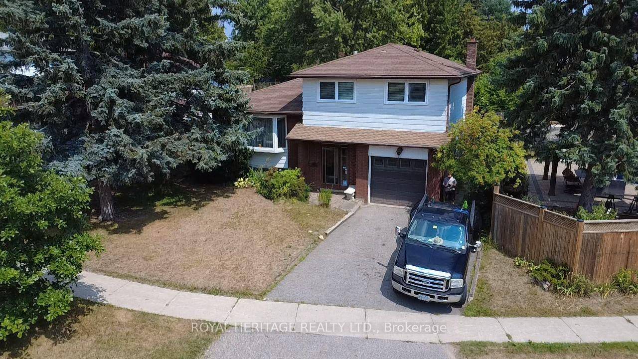 Welcome to this sunny 3 bedroom, 3 bathroom home in the family friendly 7 Oaks community.