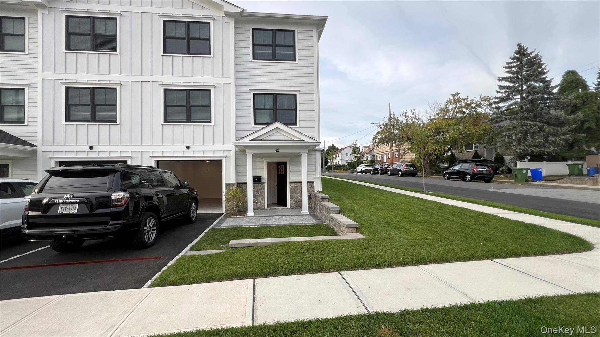 Brand New Ultra Modern Townhouse !